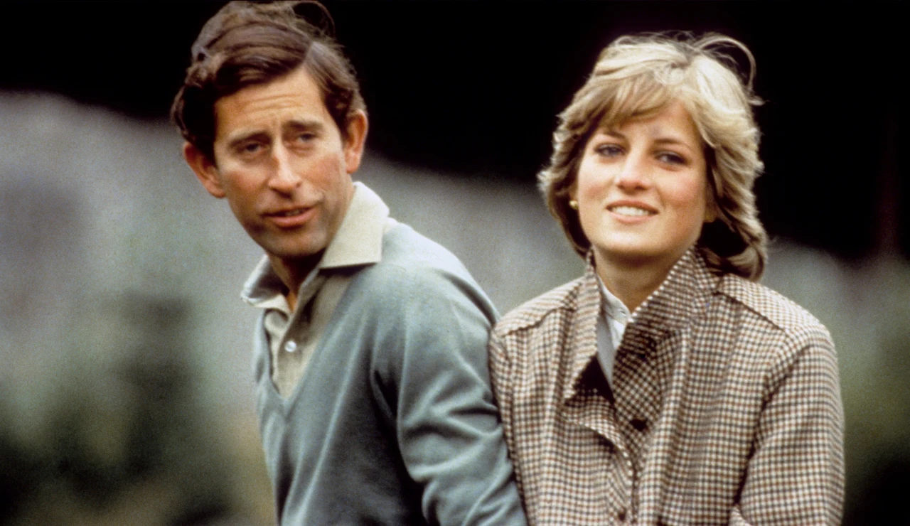 El rey Carlos III y Diana de Gales