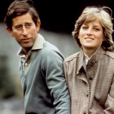 El rey Carlos III y Diana de Gales
