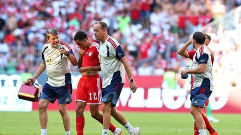 Jamal Musiala se retira lesionado