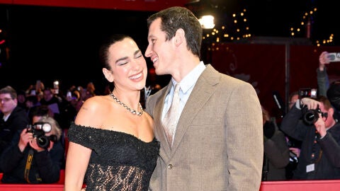 Callum Turner y Dua Lipa