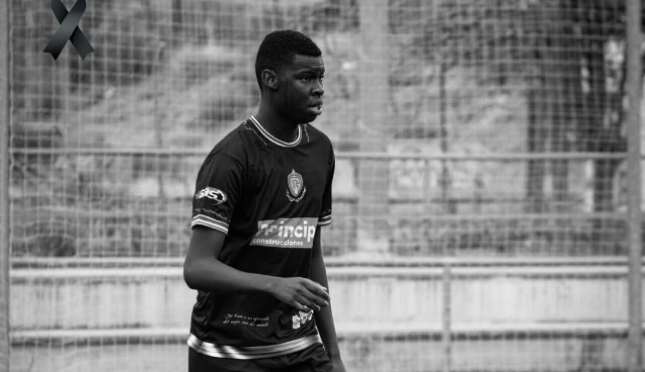 El futbolista Djedy Sidibe del Zaragoza Galaxy