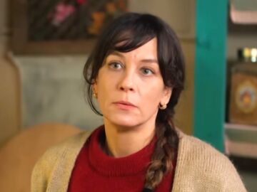Emel Colgecen es Refika, la madre alegre y protectora que har&iacute;a cualquier cosa por sus hijos