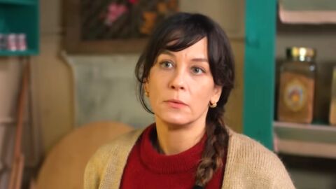 Emel Colgecen es Refika, la madre alegre y protectora que har&iacute;a cualquier cosa por sus hijos