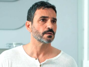 Serdar &Ouml;zer es Can Tecer, el hermano mayor que vive a la sombra guardando todos los secretos de la familia