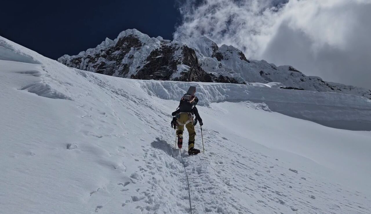 Iker y Eneko Pou cumplen su sue&ntilde;o llegando a lo m&aacute;s alto del Alpamayo
