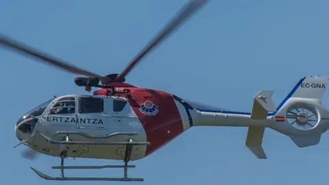 Rescate en helicóptero de la Ertzaintza Rescate en helicóptero de la Ertzaintza