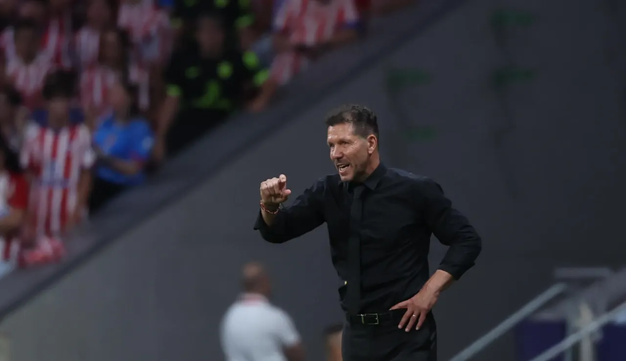 Simeone durante el partido contra el Málaga