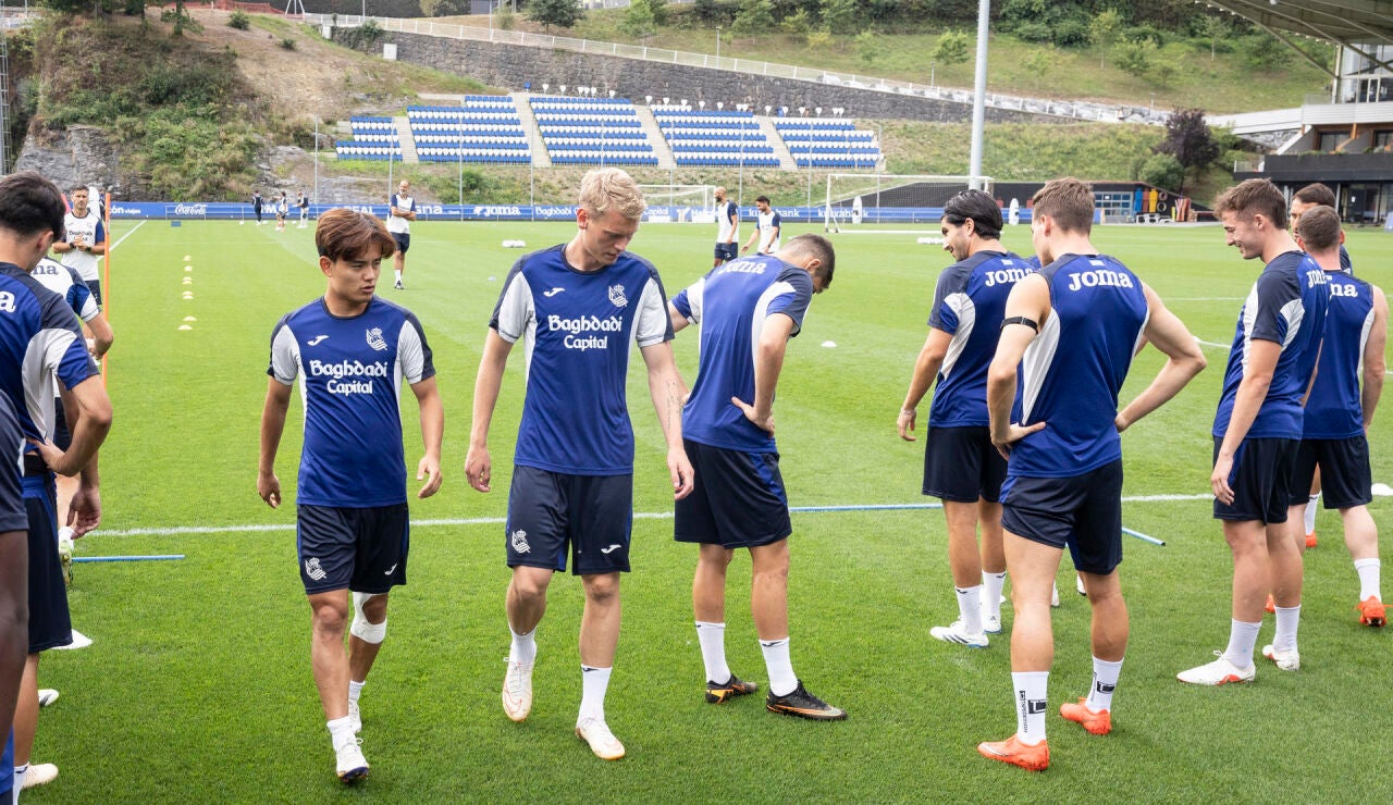 Los jugadores de la Real Sociedad durante un entrenamiento