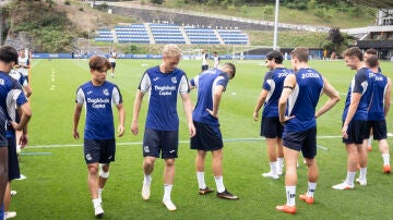 Los jugadores de la Real Sociedad durante un entrenamiento