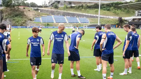 Los jugadores de la Real Sociedad durante un entrenamiento Los jugadores de la Real Sociedad durante un entrenamiento
