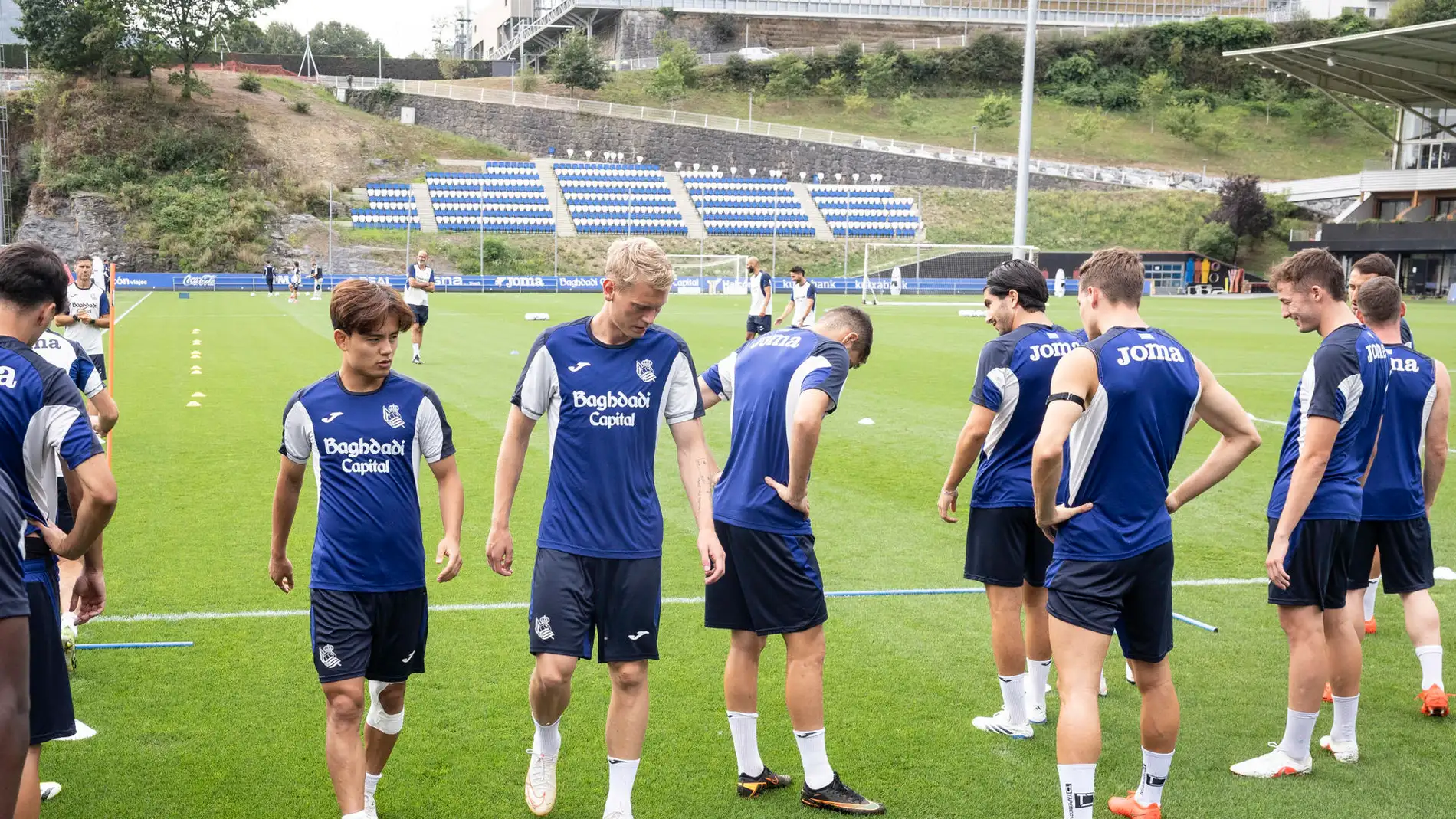 Los jugadores de la Real Sociedad durante un entrenamiento Los jugadores de la Real Sociedad durante un entrenamiento