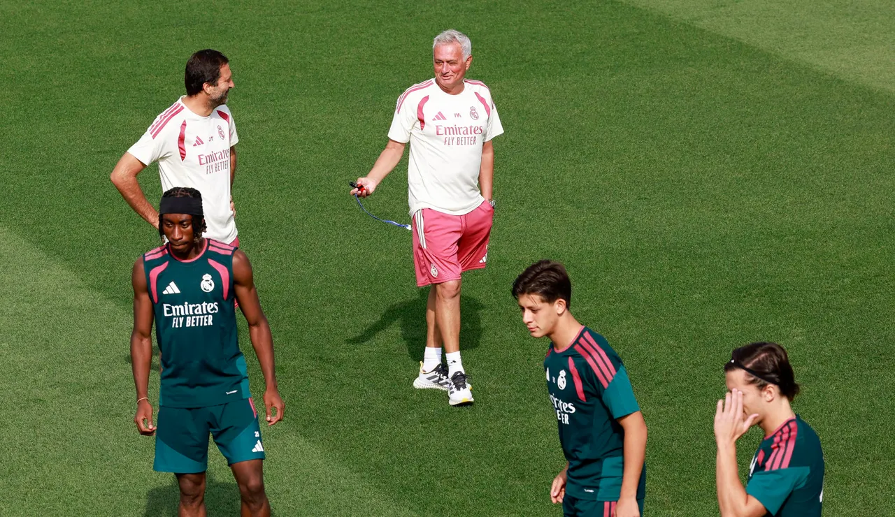 Último entrenamiento del Madrid antes de su debut oficial