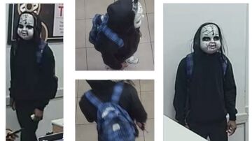 Un hombre enmascarado de Chucky aterroriza Filadelfia (Estados Unidos) persiguiendo y amenazando a la gente