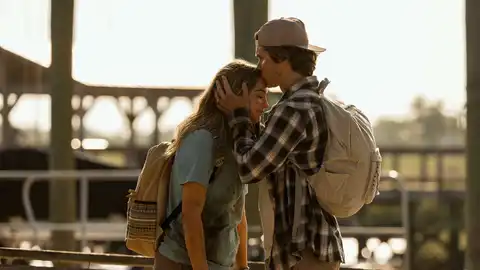 Madelyn Cline y Chase Stokes en Outer Banks Madelyn Cline y Chase Stokes en Outer Banks