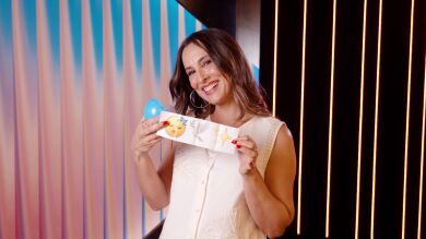 Xenia Tostado, Beatriz en Sueños de libertad, acepta el reto más divertido: ¿cuántas series y programas adivinará con emojis?