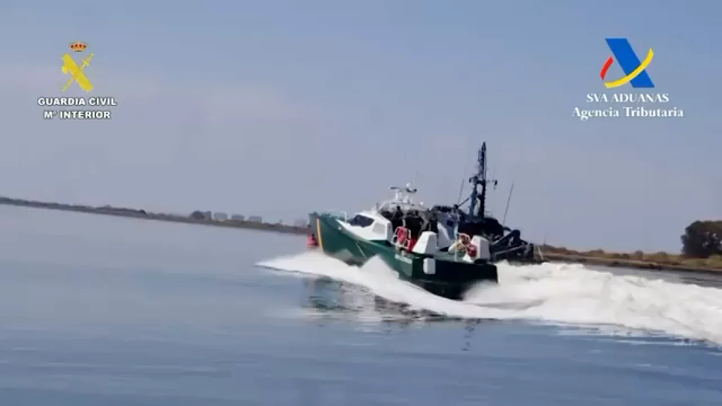 Detenidos 10 narcotraficantes en Huelva tras el ataque a tiros a una patrullera de la Guardia Civil durante una persecución Detenidos 10 narcotraficantes en Huelva tras el ataque a tiros a una patrullera de la Guardia Civil durante una persecución