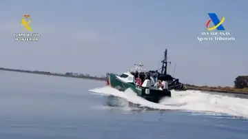 Detenidos 10 narcotraficantes en Huelva tras el ataque a tiros a una patrullera de la Guardia Civil durante una persecución Detenidos 10 narcotraficantes en Huelva tras el ataque a tiros a una patrullera de la Guardia Civil durante una persecución
