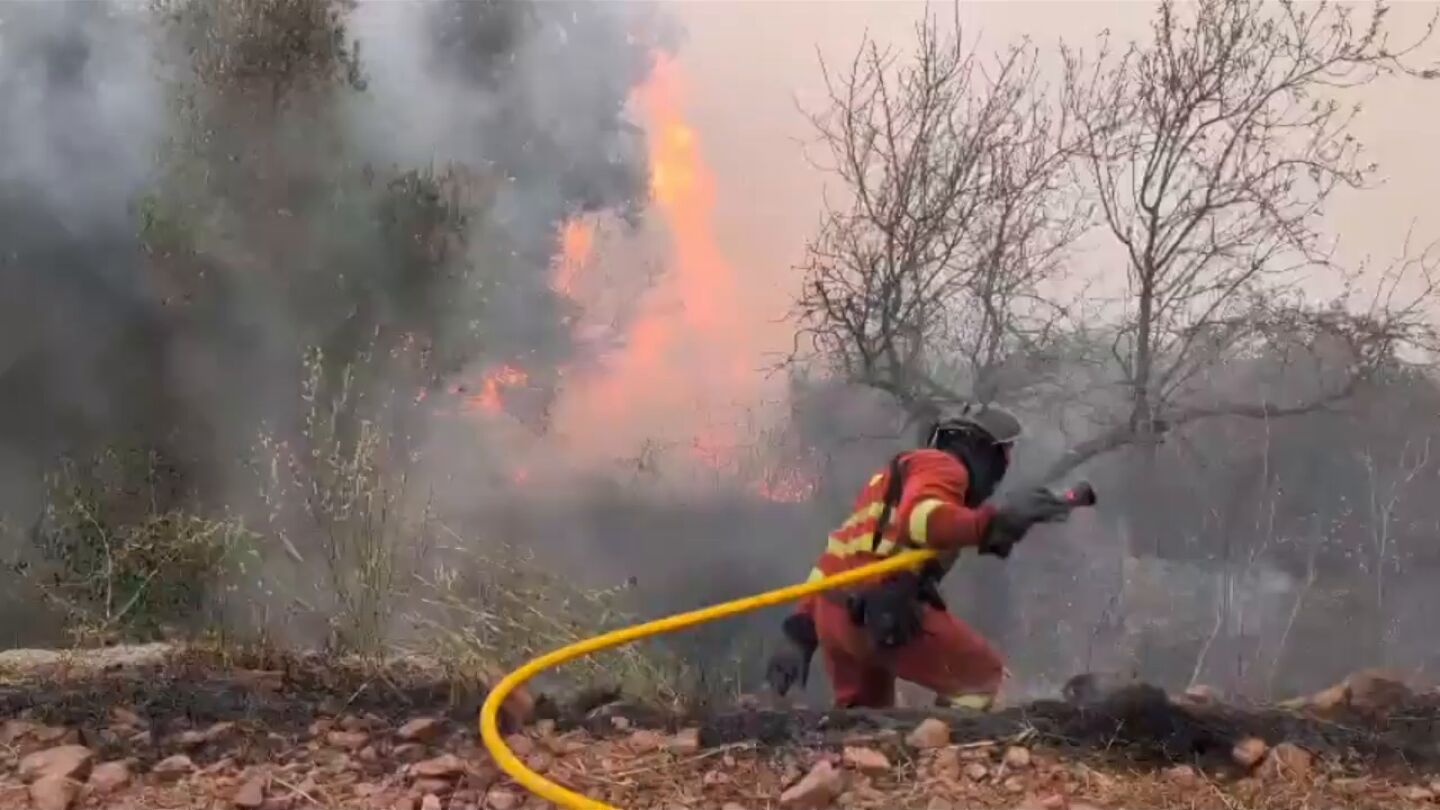 El incendio de Segorbe amenaza G&aacute;tova mientras mejoran los grandes fuegos de C&aacute;ceres y Huesca