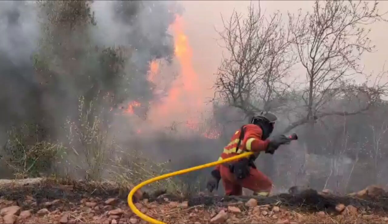 El incendio de Segorbe amenaza G&aacute;tova mientras mejoran los grandes fuegos de C&aacute;ceres y Huesca