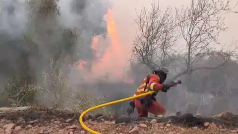El incendio de Segorbe amenaza Gátova mientras mejoran los grandes fuegos de Cáceres y Huesca El incendio de Segorbe amenaza Gátova mientras mejoran los grandes fuegos de Cáceres y Huesca