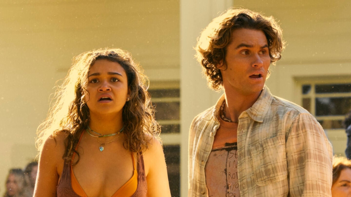 Madison Bailey y Chase Stokes en la temporada 4 de Outer Banks