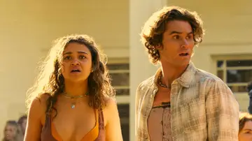 Madison Bailey y Chase Stokes en la temporada 4 de Outer Banks Madison Bailey y Chase Stokes en la temporada 4 de Outer Banks