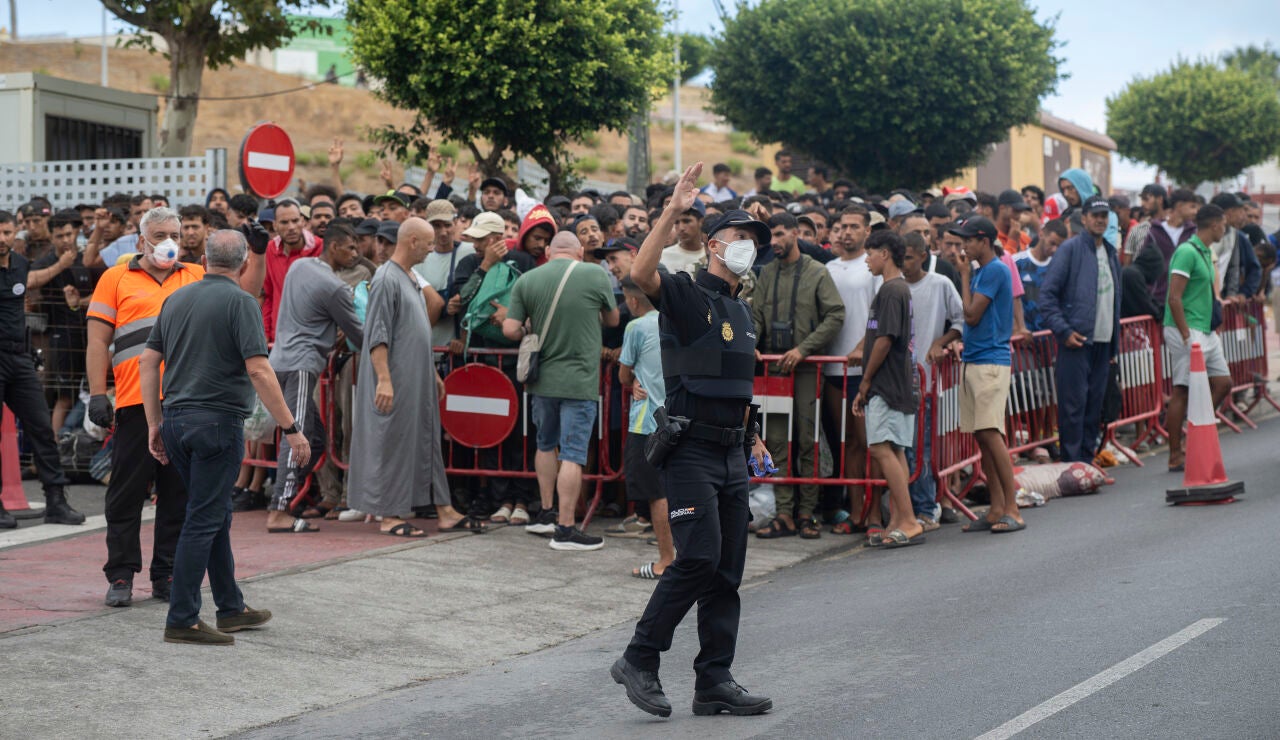 Contin&uacute;a la crisis humanitaria en Ceuta