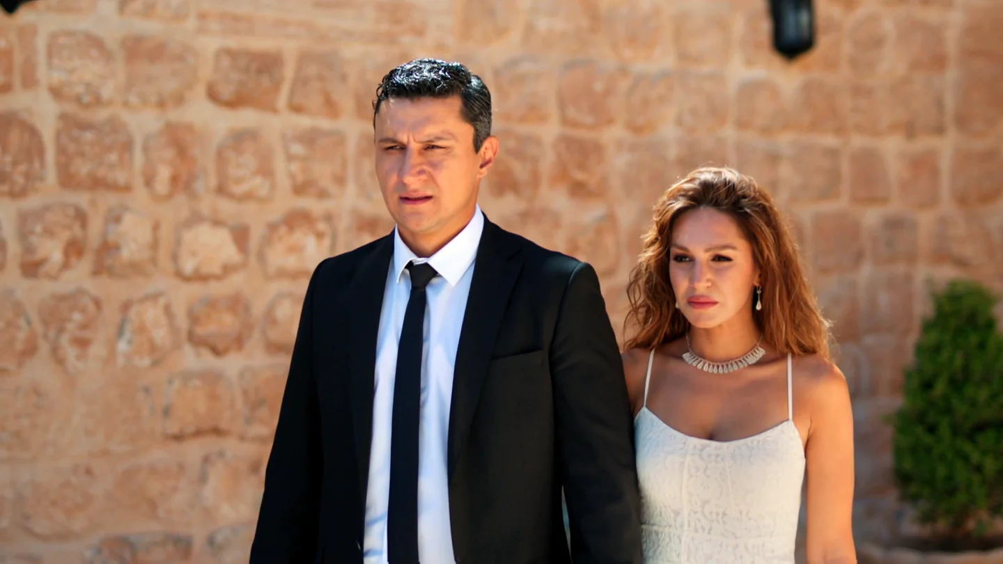 Sahin y Nare llegan recién casados a casa y se encuentran con el peor recibimiento Sahin y Nare llegan recién casados a casa y se encuentran con el peor recibimiento