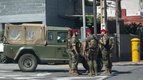 Imagen de varios militares Regulares en Ceuta Imagen de varios militares Regulares en Ceuta