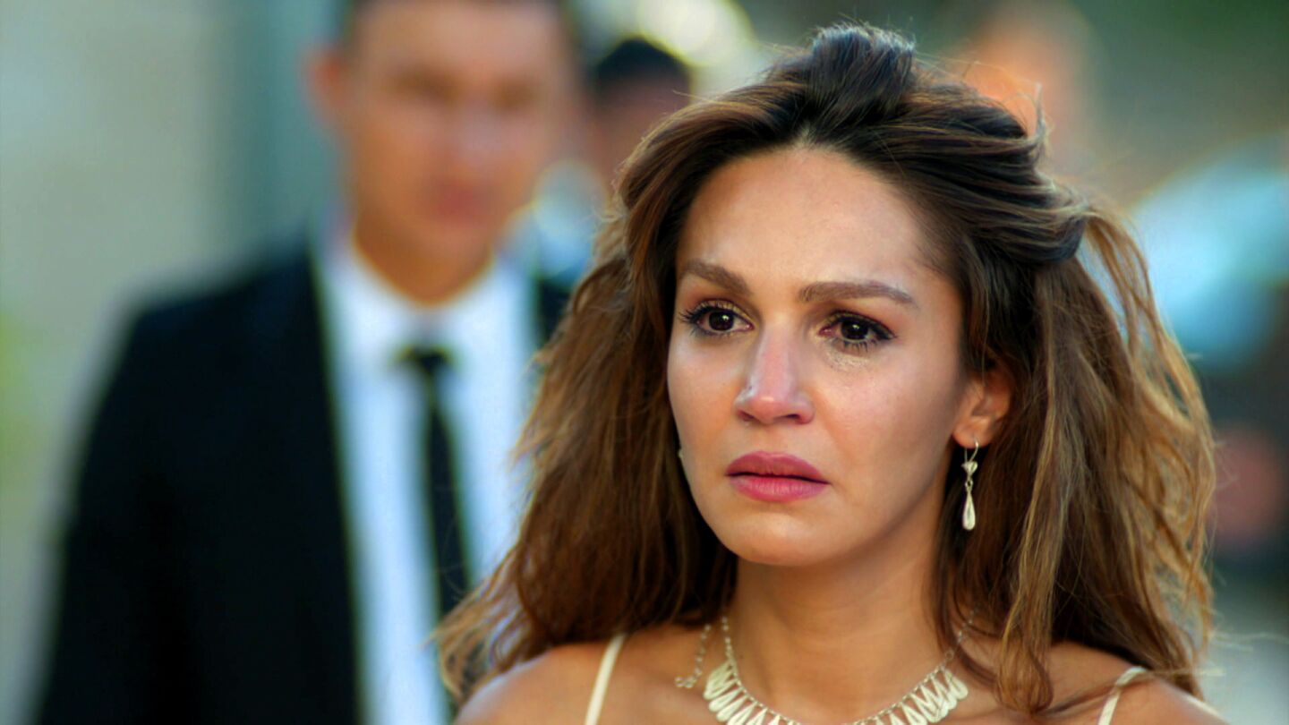Cihan obliga a Nare a elegir entre Sahin y su familia y ella lo sacrifica todo por amor