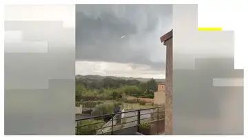 Al menos 39 heridos, dos en estado crítico y 300 casas afectadas tras un "inusual" tornado en Pomas, Francia Al menos 39 heridos, dos en estado crítico y 300 casas afectadas tras un "inusual" tornado en Pomas, Francia