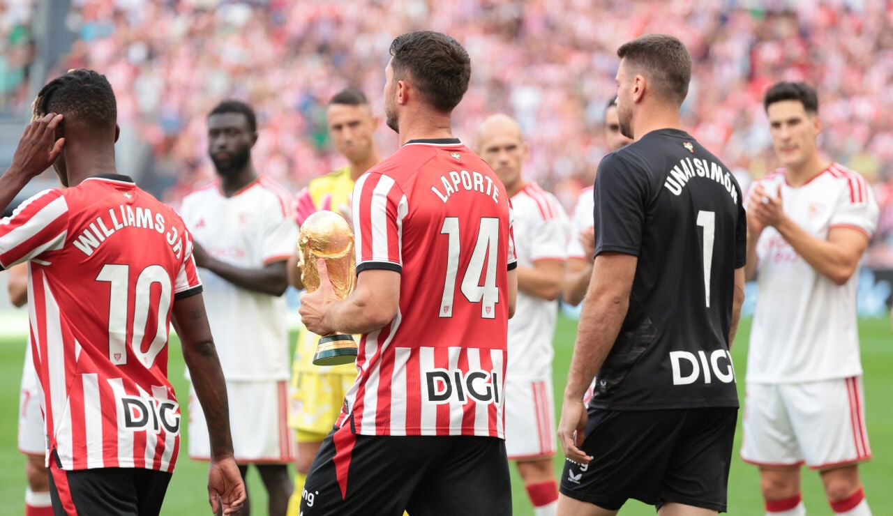 Homenaje a Unai Sim&oacute;n, Laporte y Nico Williams en San Mam&eacute;s