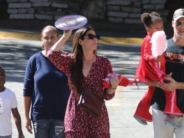 Sandra Bullock con Bryan Randall y sus hijos