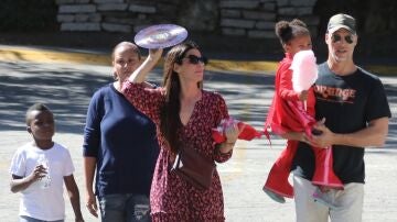 Sandra Bullock con Bryan Randall y sus hijos