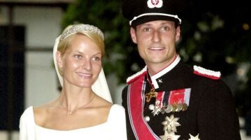 Haakon y Mette-Marit el d&iacute;a de su boda