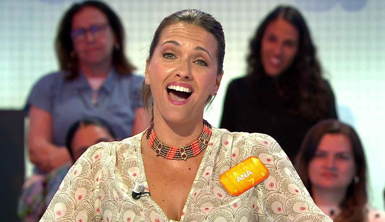 La deliciosa voz de Ana Ruiz enamora en Pasapalabra con una romántica actuación
