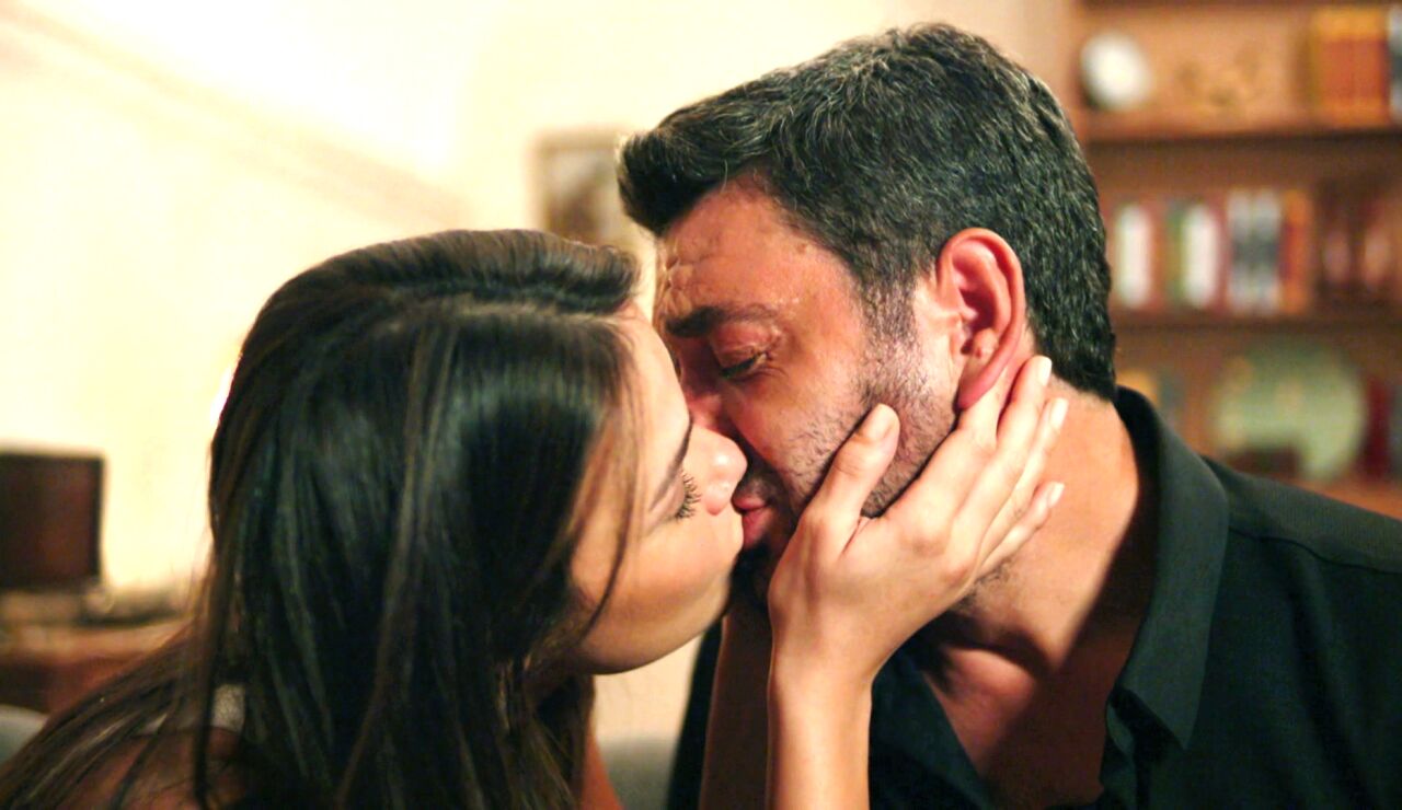 &ldquo;Ya no me da miedo quererte&rdquo;: El beso de Alya que libera a Cihan de sus fantasmas