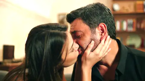 “Ya no me da miedo quererte”: El beso de Alya que libera a Cihan de sus fantasmas “Ya no me da miedo quererte”: El beso de Alya que libera a Cihan de sus fantasmas