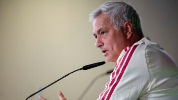 Mourinho atiende a los medios en Valdebebas