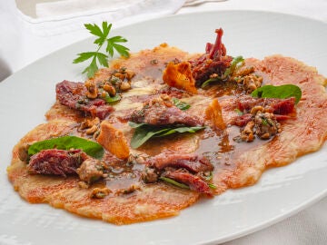 Receta de restaurante de lujo: Joseba Argui&ntilde;ano y Paula Monreal preparan carpaccio de higos con confit de pato
