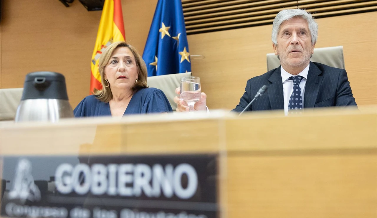 Marlaska llama al cese de la violencia en Ceuta y anuncia 35 millones para alargar espigones fronterizos
