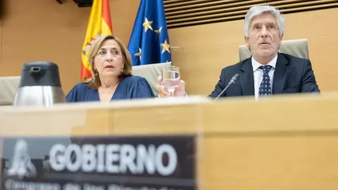 Marlaska llama al cese de la violencia en Ceuta y anuncia 35 millones para alargar espigones fronterizos Marlaska llama al cese de la violencia en Ceuta y anuncia 35 millones para alargar espigones fronterizos