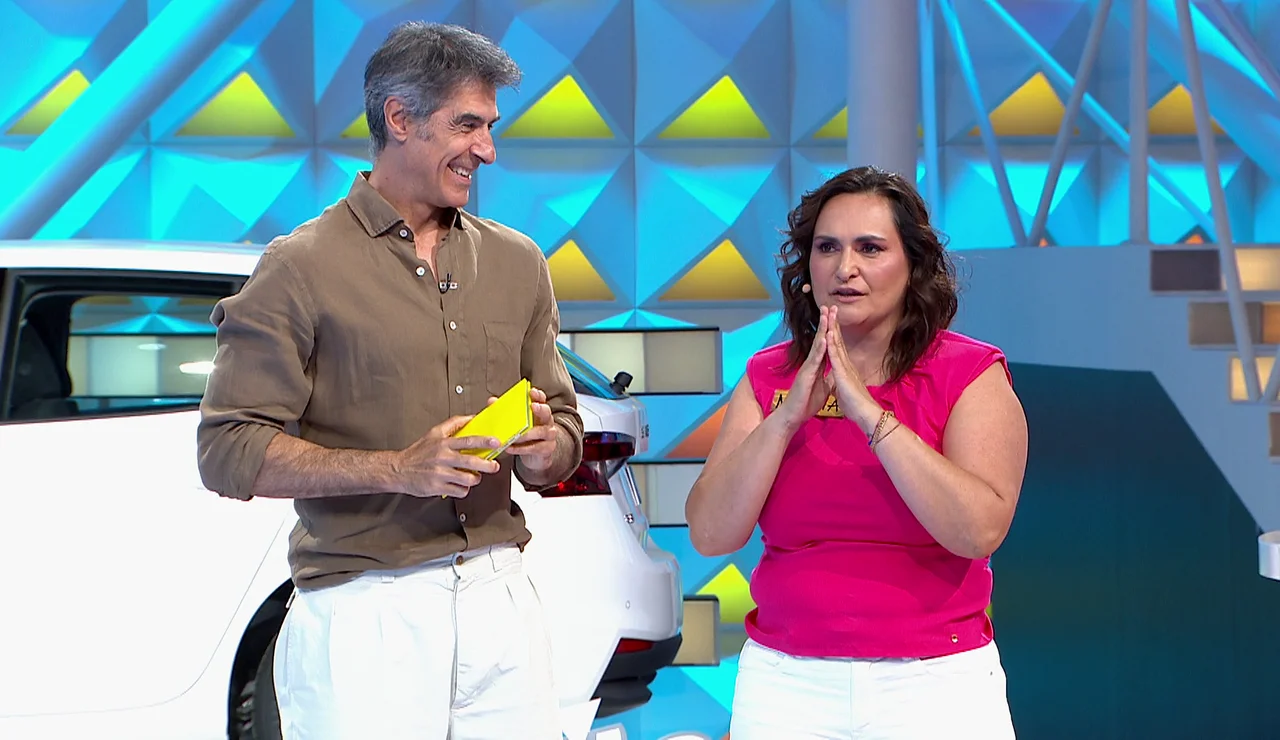 Descubre que es ambidiestra y… resuelve el Gran Panel Final: ¡Noelia se lleva 4.025 eurazos!