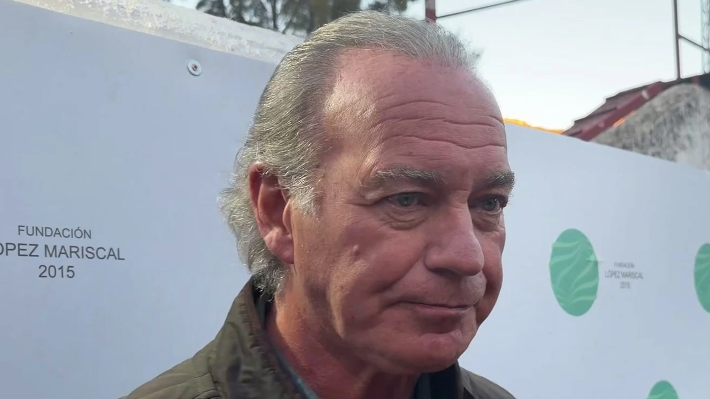 Bertín Osborne haciendo declaraciones a la prensa Bertín Osborne haciendo declaraciones a la prensa