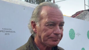 Bert&iacute;n Osborne haciendo declaraciones a la prensa