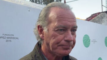 Bert&iacute;n Osborne haciendo declaraciones a la prensa