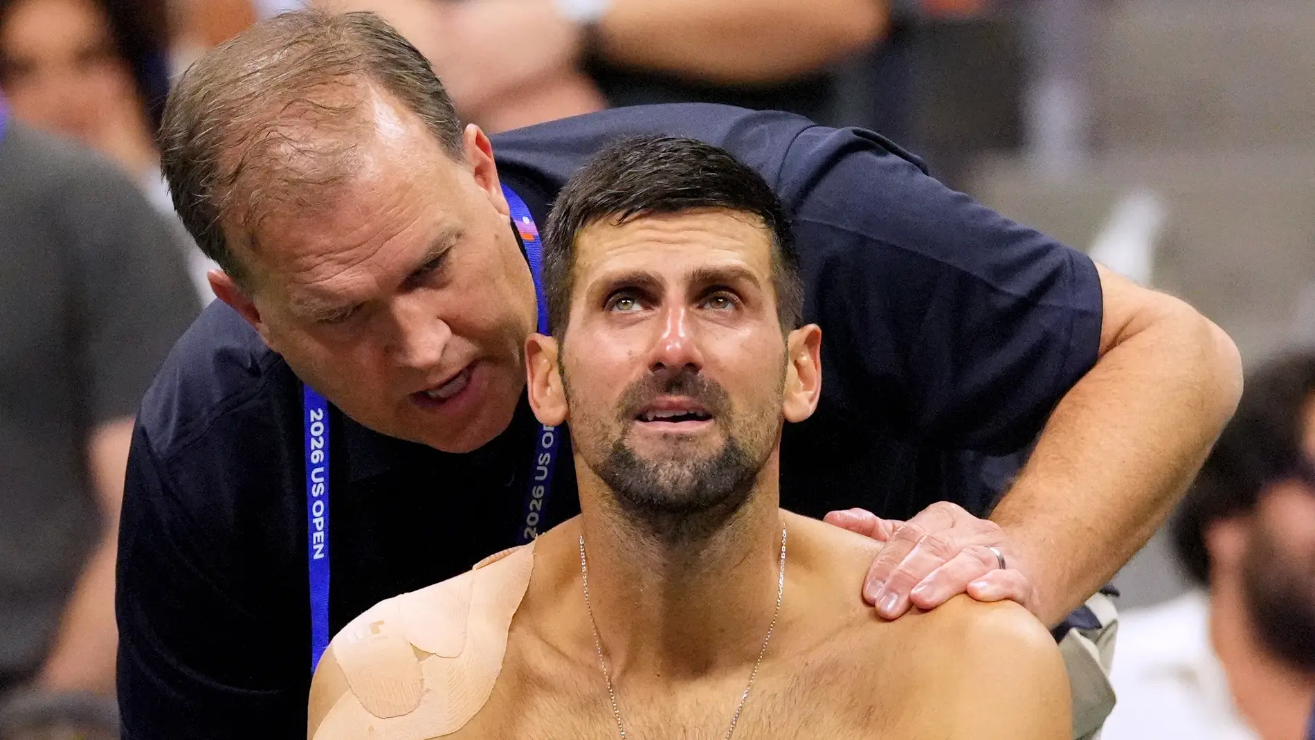 Novak Djokovic atendido por el fisio ante Navone Novak Djokovic atendido por el fisio ante Navone