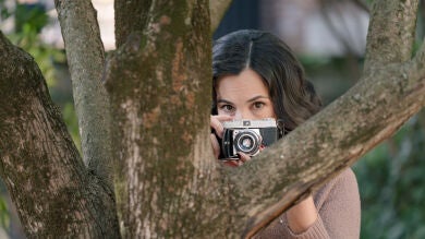 Begoña, a punto de declararse a Andrés, ¡sin imaginar que Beatriz los está fotografiando!