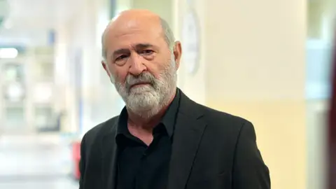 Ecmel espera impaciente a que Mine salga de quirófano: “Estoy deseando tener esa conversación” Ecmel espera impaciente a que Mine salga de quirófano: “Estoy deseando tener esa conversación”