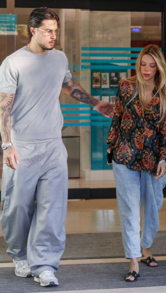 Carlo Costanzia y Alejandra Rubio, a la salida del hospital